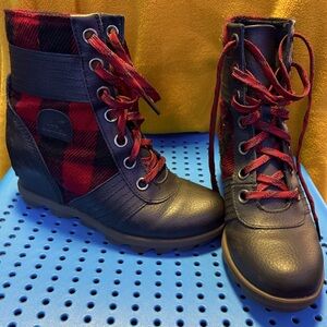 Girls Sorel Lexie Wedge Boot
Size 4